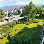 Waldeslust Warmbad Mit Balkon Und Privatem Parkplatz דירה