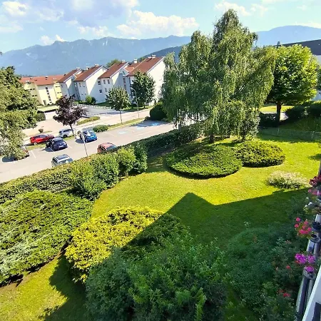 Waldeslust Warmbad Mit Balkon Und Privatem Parkplatz アパート