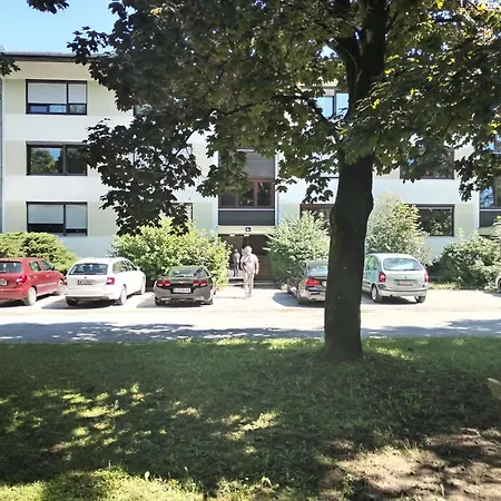 Waldeslust Warmbad Mit Balkon Und Privatem Parkplatz Apartament Villach