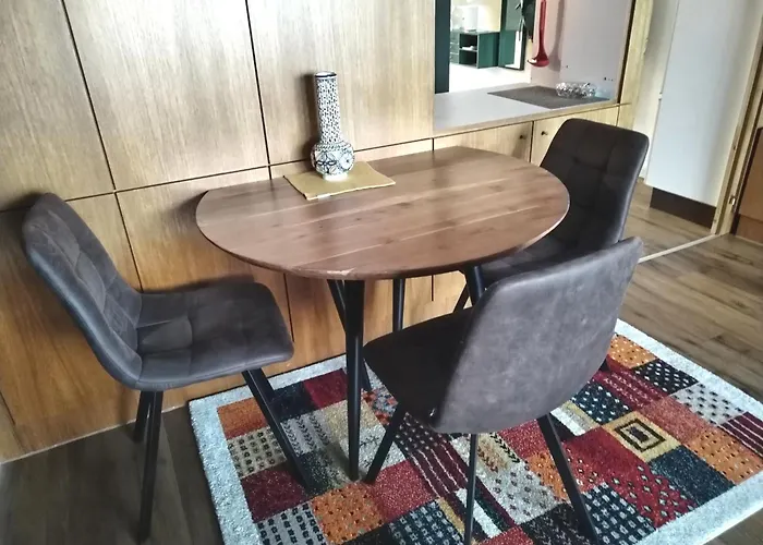 Waldeslust Warmbad Mit Balkon Und Privatem Parkplatz Apartament